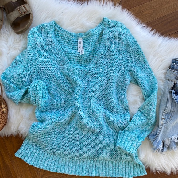 Beachy Sweater - Picture 2 of 6